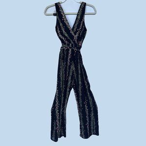 NAVY FLORAL JUMPSUIT PERFECT FOR SPRING in XS